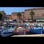Magnifique: Beachfront T2 With Sea View And Private Parking Apartment Ajaccio (Corsica)