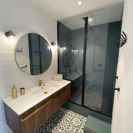 Ajaccio Magnifique T2 40m2 Centre Vue Au Bord De La Neuf 5 Personnes Clim Wifi Balcon Parking Prive Ferme