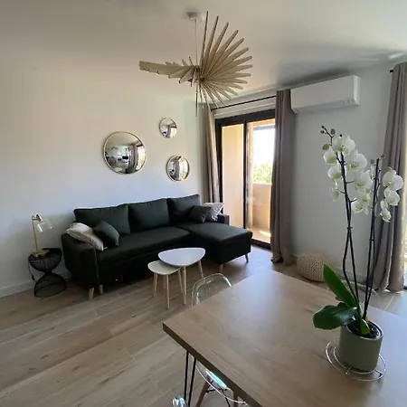 Magnifique: Beachfront T2 With Sea View And Private Parking Apartment Ajaccio (Corsica)