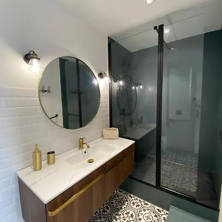 Ajaccio Magnifique T2 40m2 Centre Vue Au Bord De La Neuf 5 Personnes Clim Wifi Balcon Parking Prive Ferme