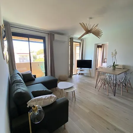 Magnifique T2 40m2 Centre Vue Au Bord De La Neuf 5 Personnes Clim Wifi Balcon Parking Prive Ferme * Ajaccio (Corsica)