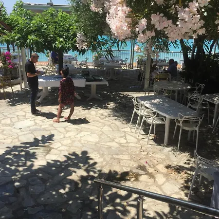 Magnifique: Beachfront T2 With Sea View And Private Parking Ajaccio (Corsica)