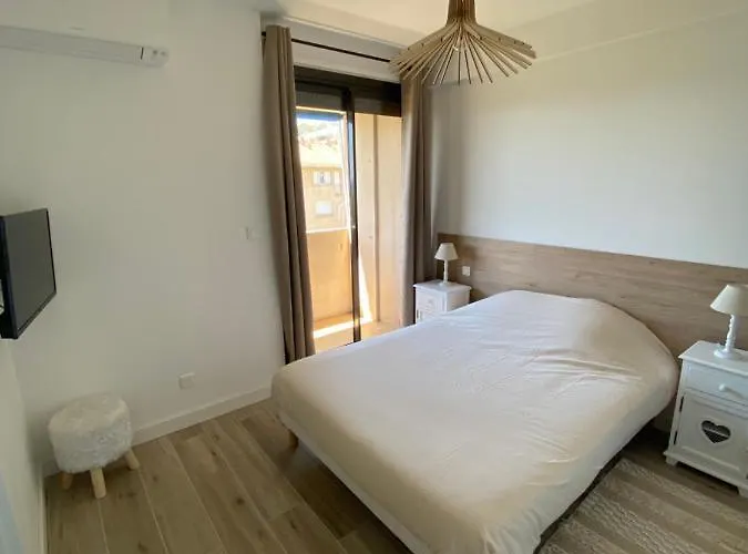 Magnifique: Beachfront T2 With Sea View And Private Parking